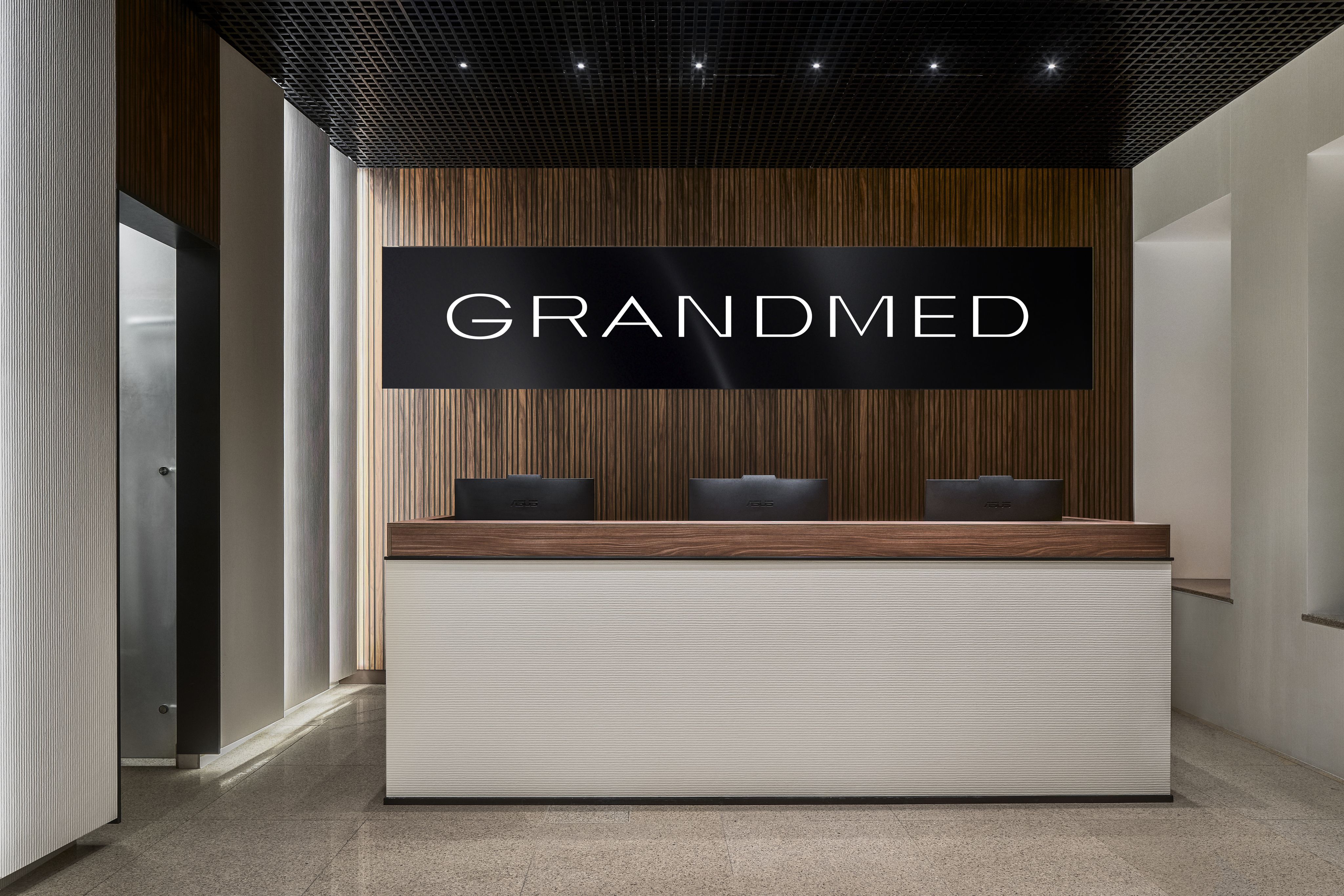 Grandmed — это клиника высшей категории, расположенная в самом центре Санкт-Петербурга. Вот уже более 20 лет мы занимаем лидирующие позиции на рынке медицинских услуг. 